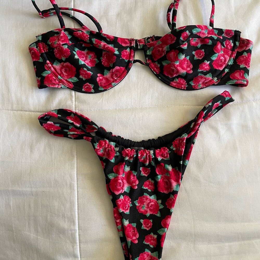 Bright Swimwear Rosebud Lola top and Nia bottom size Large